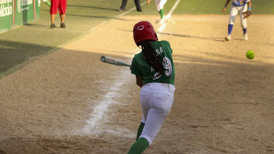 TRES SOFTBOLISTAS SONORENSES COLABORAN A QUE MÉXICO PASE A COPA MUNDIAL U15 FEMENIL